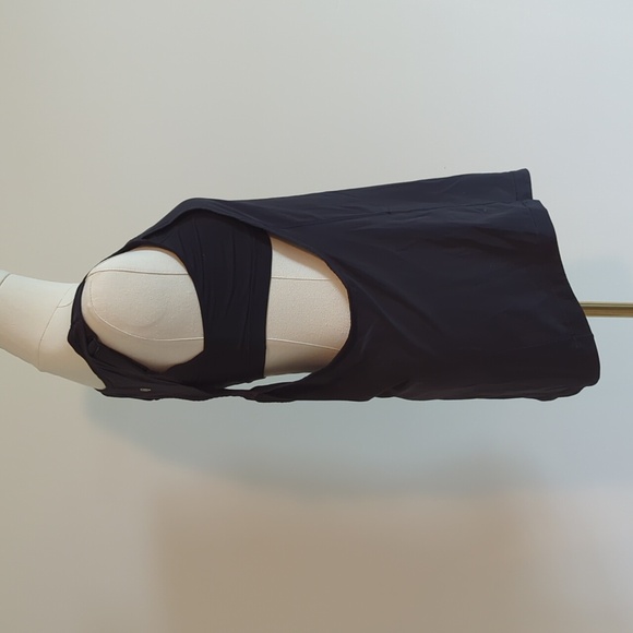 Lululemon size 6 black tank top with built-in sports bra adjustable straps - Picture 3 of 9